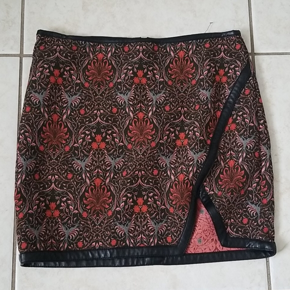 NWOT Express Floral Mini Skirt - Picture 1 of 4